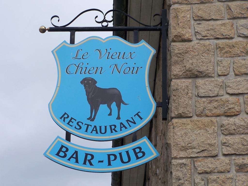 Le Vieux Chien Noir Hotel Évran Eksteriør billede